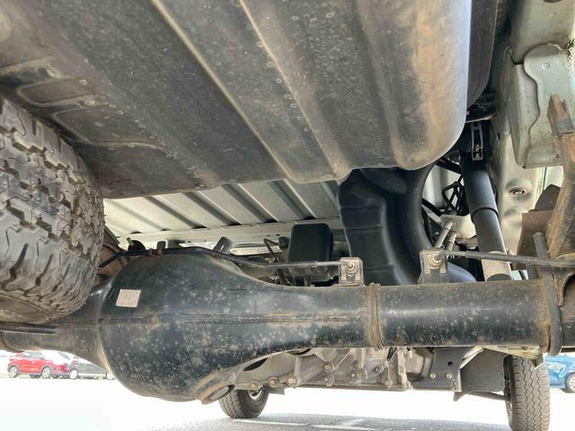 ハイゼットトラックスタンダード４ＷＤ／ＣＶＴ　荷台三方開　衝突被害軽減ブレーキ　横滑り防止装置　コーナーセンサー　オートライト　オートハイビーム　トップシェイドガラス　オーバーヘッドシェルフ　アイドリングストップ　ＡＭ／ＦＭラジオ（千葉県）の中古車