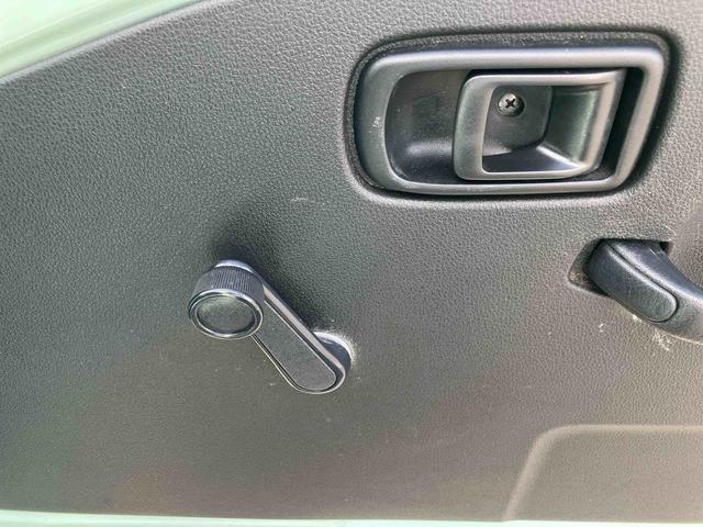 ハイゼットトラックスタンダード４ＷＤ／ＣＶＴ　荷台三方開　衝突被害軽減ブレーキ　横滑り防止装置　コーナーセンサー　オートライト　オートハイビーム　トップシェイドガラス　オーバーヘッドシェルフ　アイドリングストップ　ＡＭ／ＦＭラジオ（千葉県）の中古車