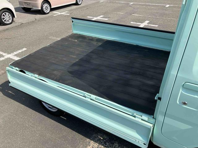 ハイゼットトラックスタンダード４ＷＤ／ＣＶＴ　荷台三方開　衝突被害軽減ブレーキ　横滑り防止装置　コーナーセンサー　オートライト　オートハイビーム　トップシェイドガラス　オーバーヘッドシェルフ　アイドリングストップ　ＡＭ／ＦＭラジオ（千葉県）の中古車