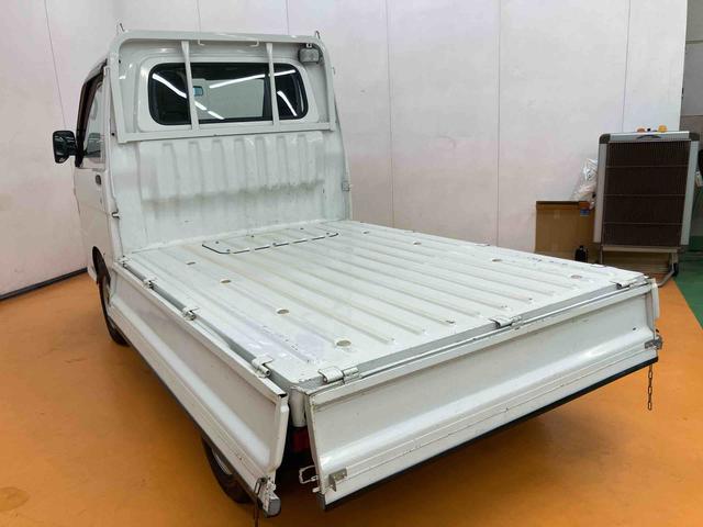 ハイゼットトラック農用スペシャル荷台作業灯　テールゲートチェーン　ゲートプロテクター　リヤ４枚リーフスプリング　ショッピングフック　マニュアルレベリング機能付ハロゲンヘッドライト　灰皿＋シガーライター　ロングバイザー　ラバーマット（千葉県）の中古車