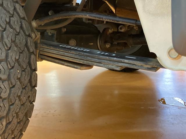 ハイゼットトラック農用スペシャル荷台作業灯　テールゲートチェーン　ゲートプロテクター　リヤ４枚リーフスプリング　ショッピングフック　マニュアルレベリング機能付ハロゲンヘッドライト　灰皿＋シガーライター　ロングバイザー　ラバーマット（千葉県）の中古車