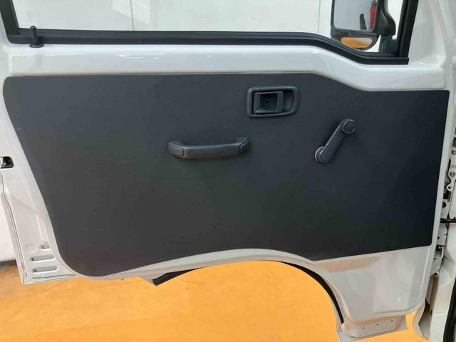ハイゼットトラック農用スペシャル荷台作業灯　テールゲートチェーン　ゲートプロテクター　リヤ４枚リーフスプリング　ショッピングフック　マニュアルレベリング機能付ハロゲンヘッドライト　灰皿＋シガーライター　ロングバイザー　ラバーマット（千葉県）の中古車