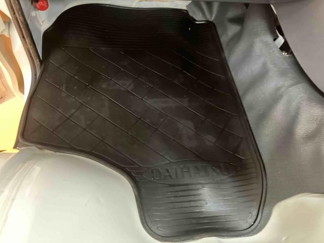 ハイゼットトラック農用スペシャル荷台作業灯　テールゲートチェーン　ゲートプロテクター　リヤ４枚リーフスプリング　ショッピングフック　マニュアルレベリング機能付ハロゲンヘッドライト　灰皿＋シガーライター　ロングバイザー　ラバーマット（千葉県）の中古車
