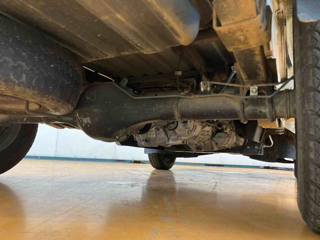 ハイゼットトラック農用スペシャル荷台作業灯　テールゲートチェーン　ゲートプロテクター　リヤ４枚リーフスプリング　ショッピングフック　マニュアルレベリング機能付ハロゲンヘッドライト　灰皿＋シガーライター　ロングバイザー　ラバーマット（千葉県）の中古車
