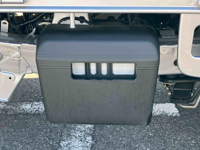 ハイゼットトラックスタンダード荷台三方開　オートライト　オートハイビーム　前後コーナーセンサー　衝突被害軽減ブレーキ　横滑防止装置　アイドリングストップ　マニュアルエアコン　ハロゲンヘッドランプ　バッテリーカバー　ＡＭ／ＦＭラジオ（千葉県）の中古車