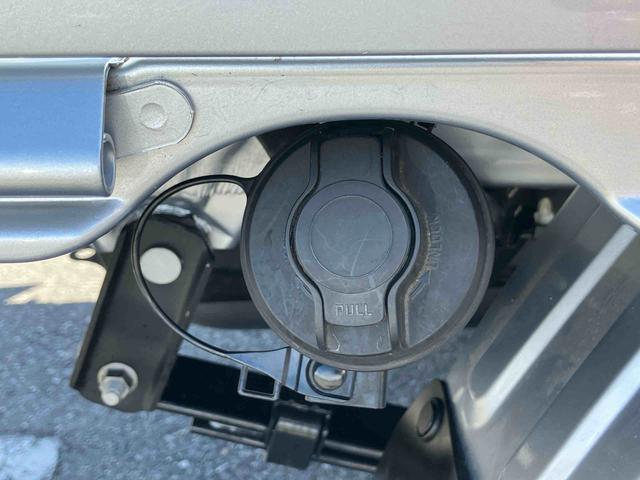 ハイゼットトラックスタンダード荷台三方開　オートライト　オートハイビーム　前後コーナーセンサー　衝突被害軽減ブレーキ　横滑防止装置　アイドリングストップ　マニュアルエアコン　ハロゲンヘッドランプ　バッテリーカバー　ＡＭ／ＦＭラジオ（千葉県）の中古車