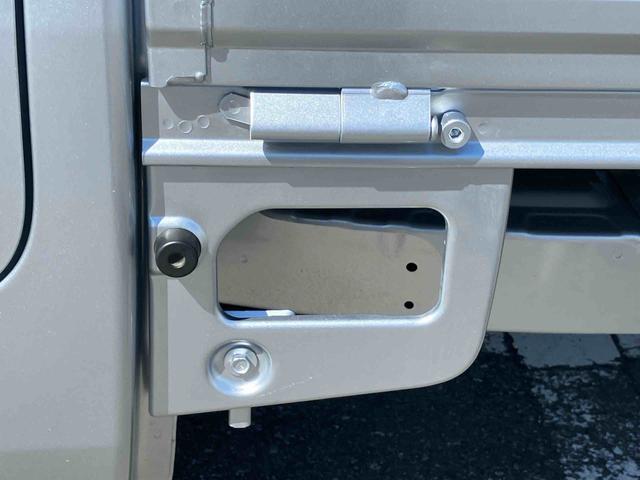 ハイゼットトラックスタンダード荷台三方開　オートライト　オートハイビーム　前後コーナーセンサー　衝突被害軽減ブレーキ　横滑防止装置　アイドリングストップ　マニュアルエアコン　ハロゲンヘッドランプ　バッテリーカバー　ＡＭ／ＦＭラジオ（千葉県）の中古車