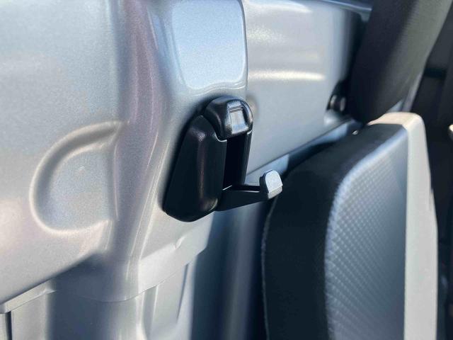 ハイゼットトラックスタンダード荷台三方開　オートライト　オートハイビーム　前後コーナーセンサー　衝突被害軽減ブレーキ　横滑防止装置　アイドリングストップ　マニュアルエアコン　ハロゲンヘッドランプ　バッテリーカバー　ＡＭ／ＦＭラジオ（千葉県）の中古車