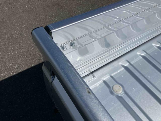 ハイゼットトラックスタンダード荷台三方開　オートライト　オートハイビーム　前後コーナーセンサー　衝突被害軽減ブレーキ　横滑防止装置　アイドリングストップ　マニュアルエアコン　ハロゲンヘッドランプ　バッテリーカバー　ＡＭ／ＦＭラジオ（千葉県）の中古車
