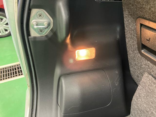 ムーヴカスタム　Ｘトップシェイドガラス　ＣＤ／ＵＳＢ　ＡＵＸ接続　オートライト　ＬＥＤヘッドライト　オートエアコン　アルミホイール　プッシュスタート　キーフリーシステム　足踏み式駐車ブレーキ　アイドリングストップ（千葉県）の中古車