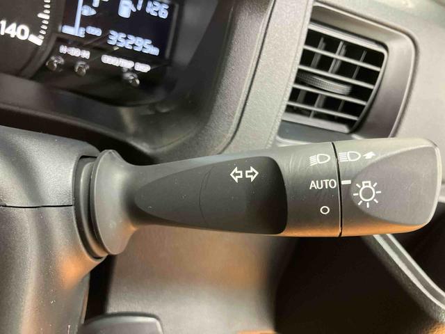 ハイゼットカーゴデラックス衝突回避支援システム　横滑り防止装置　アイドリングストップ　オートライト　オートハイビーム　ＬＥＤヘッドライト　オーバーヘッドシェルフ　キーレスエントリー　前席パワーウインドウ　前後コーナーセンサー（千葉県）の中古車