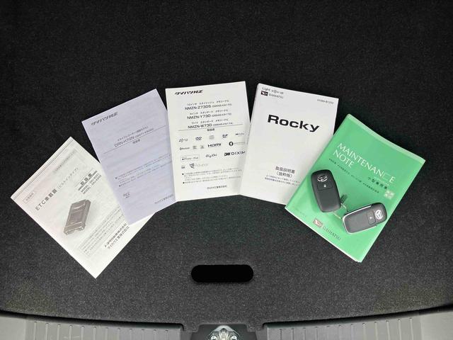 ロッキープレミアムG 4WD4WD ターボ 9型ナビ/TV/DVD/BT/USB Bカメラ 前後ドラレコ ETC LEDヘッドライト オートライト 全車速追従クルコン スマアシ コーナーセンサー シートヒーター リヤフォグランプ(千葉県)の中古車