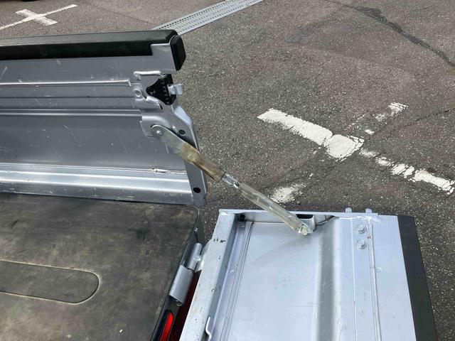 ハイゼットトラックジャンボＳＡIIIｔ荷台三方開　荷台作業灯　ＬＥＤヘッドライト　オートライト　パワーウィンドウ　ＥＴＣ　アルミホイール　スモークガラス　ＣＤ／ＡＭ・ＦＭラジオ　ＡＵＸ接続　ＬＥＤフォグランプ　作業荷箱　キーレスエントリー（千葉県）の中古車