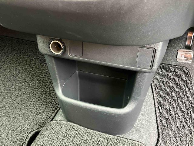 ブーンシルクナビ／１セグ／ＣＤ／ＵＳＢ／バックカメラ／ステアリングスイッチ　ＥＴＣ　ＬＥＤヘッドライト　ＬＥＤテールランプ　プッシュボタンスターター　オート格納ドアミラー　オートエアコン　横滑り防止装置（千葉県）の中古車