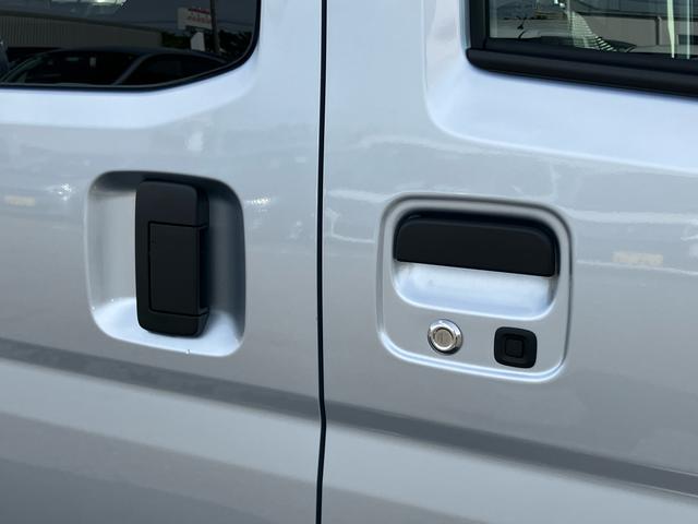 ハイゼットカーゴクルーズ左右分割可倒式リヤシート プッシュボタンスターター 電動格納式カラードドアミラー 衝突被害軽減ブレーキ コーナーセンサー オーバーヘッドシェルフ 荷室LEDルームランプ スライドドアイージークローザー(千葉県)の中古車