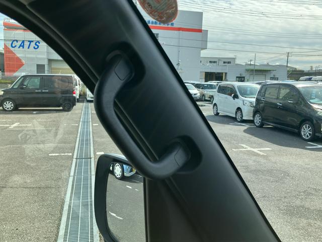 ハイゼットカーゴクルーズ左右分割可倒式リヤシート プッシュボタンスターター 電動格納式カラードドアミラー 衝突被害軽減ブレーキ コーナーセンサー オーバーヘッドシェルフ 荷室LEDルームランプ スライドドアイージークローザー(千葉県)の中古車