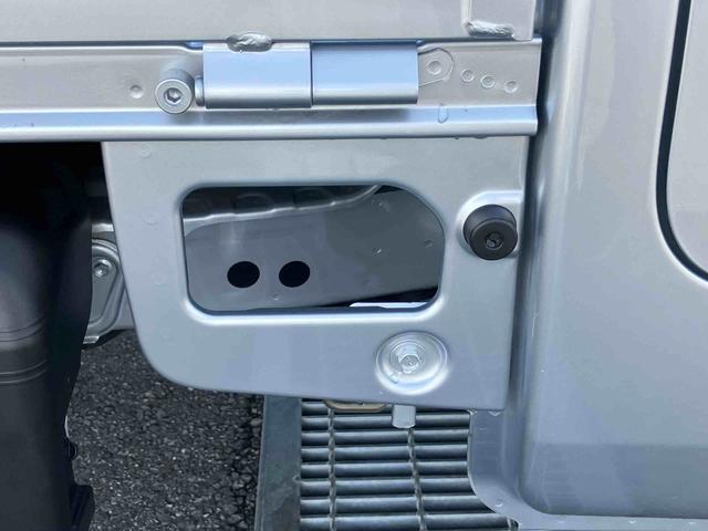 ハイゼットトラックスタンダード荷台三方開　スマートアシスト　横滑り防止装置　前後コーナーセンサー　アイドリングストップ　オートライト　オートハイビーム　スピーカー一体型ＡＭ／ＦＭラジオ　サイドレバー式駐車ブレーキ　バッテリーカバー（千葉県）の中古車