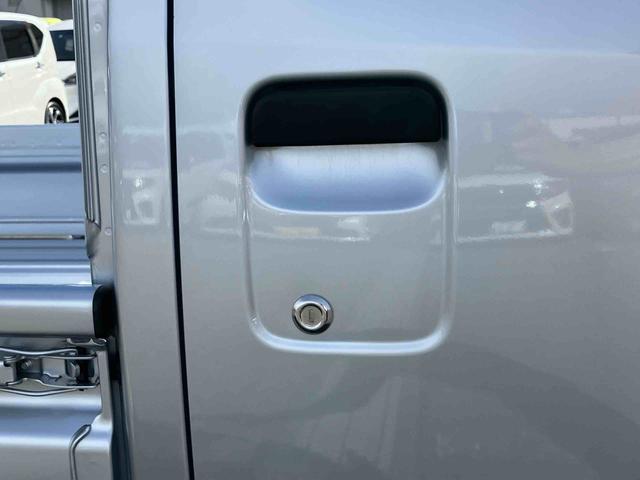 ハイゼットトラックスタンダード荷台三方開　スマートアシスト　横滑り防止装置　前後コーナーセンサー　アイドリングストップ　オートライト　オートハイビーム　スピーカー一体型ＡＭ／ＦＭラジオ　サイドレバー式駐車ブレーキ　バッテリーカバー（千葉県）の中古車