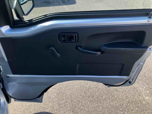 ハイゼットトラックスタンダード荷台三方開　スマートアシスト　横滑り防止装置　前後コーナーセンサー　アイドリングストップ　オートライト　オートハイビーム　スピーカー一体型ＡＭ／ＦＭラジオ　サイドレバー式駐車ブレーキ　バッテリーカバー（千葉県）の中古車