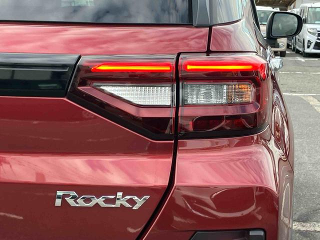 ロッキープレミアムＧ　ＨＥＶハイブリッド　９型ナビ／ＴＶ／ＤＶＤ／ＢＴ／ＵＳＢ　全周囲カメラ　前後ドラレコ　ＥＴＣ　全車速追従クルコン　ＡＤＢ　ＬＥＤヘッドライト　オートライト　コーナーセンサー　シートヒーター　リヤフォグランプ（千葉県）の中古車