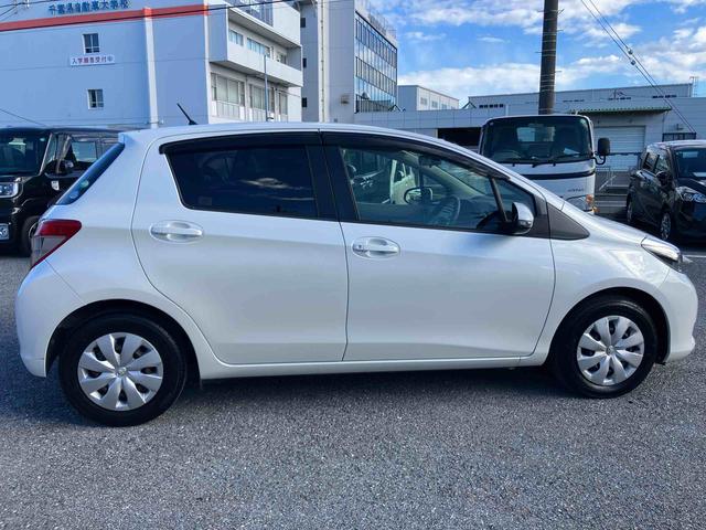 ヴィッツＦ　スマイルエディションワンセグナビ　ＡＵＸ接続　ブルートゥース対応　プッシュエンジンスタート　キーフリーシステム　オートライト　マニュアルレベリング機能付ハロゲンヘッドライト　チルトステアリング　運転席シートリフター（千葉県）の中古車