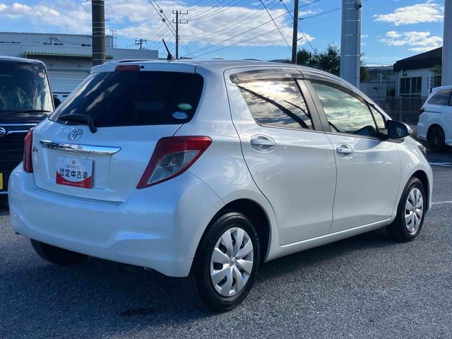 ヴィッツＦ　スマイルエディションワンセグナビ　ＡＵＸ接続　ブルートゥース対応　プッシュエンジンスタート　キーフリーシステム　オートライト　マニュアルレベリング機能付ハロゲンヘッドライト　チルトステアリング　運転席シートリフター（千葉県）の中古車