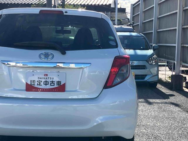 ヴィッツＦ　スマイルエディションワンセグナビ　ＡＵＸ接続　ブルートゥース対応　プッシュエンジンスタート　キーフリーシステム　オートライト　マニュアルレベリング機能付ハロゲンヘッドライト　チルトステアリング　運転席シートリフター（千葉県）の中古車