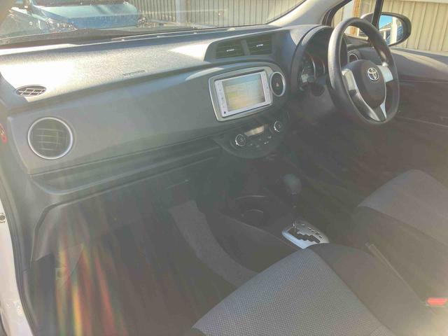 ヴィッツＦ　スマイルエディションワンセグナビ　ＡＵＸ接続　ブルートゥース対応　プッシュエンジンスタート　キーフリーシステム　オートライト　マニュアルレベリング機能付ハロゲンヘッドライト　チルトステアリング　運転席シートリフター（千葉県）の中古車