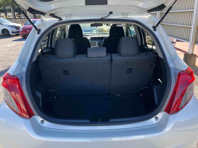 ヴィッツＦ　スマイルエディションワンセグナビ　ＡＵＸ接続　ブルートゥース対応　プッシュエンジンスタート　キーフリーシステム　オートライト　マニュアルレベリング機能付ハロゲンヘッドライト　チルトステアリング　運転席シートリフター（千葉県）の中古車