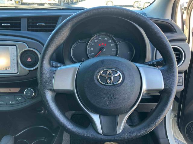 ヴィッツＦ　スマイルエディションワンセグナビ　ＡＵＸ接続　ブルートゥース対応　プッシュエンジンスタート　キーフリーシステム　オートライト　マニュアルレベリング機能付ハロゲンヘッドライト　チルトステアリング　運転席シートリフター（千葉県）の中古車