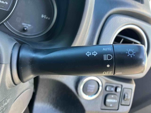 ヴィッツＦ　スマイルエディションワンセグナビ　ＡＵＸ接続　ブルートゥース対応　プッシュエンジンスタート　キーフリーシステム　オートライト　マニュアルレベリング機能付ハロゲンヘッドライト　チルトステアリング　運転席シートリフター（千葉県）の中古車