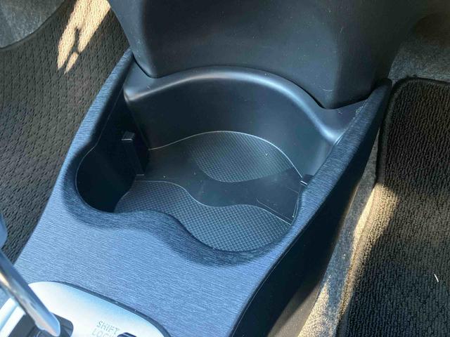 ヴィッツＦ　スマイルエディションワンセグナビ　ＡＵＸ接続　ブルートゥース対応　プッシュエンジンスタート　キーフリーシステム　オートライト　マニュアルレベリング機能付ハロゲンヘッドライト　チルトステアリング　運転席シートリフター（千葉県）の中古車