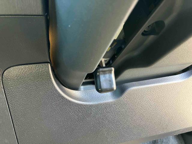 ヴィッツＦ　スマイルエディションワンセグナビ　ＡＵＸ接続　ブルートゥース対応　プッシュエンジンスタート　キーフリーシステム　オートライト　マニュアルレベリング機能付ハロゲンヘッドライト　チルトステアリング　運転席シートリフター（千葉県）の中古車