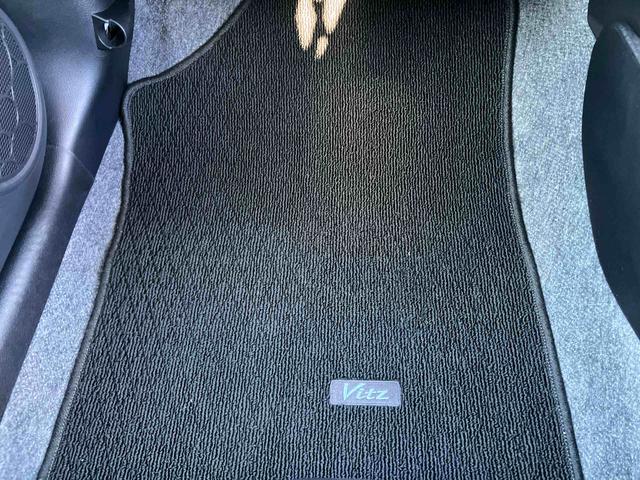 ヴィッツＦ　スマイルエディションワンセグナビ　ＡＵＸ接続　ブルートゥース対応　プッシュエンジンスタート　キーフリーシステム　オートライト　マニュアルレベリング機能付ハロゲンヘッドライト　チルトステアリング　運転席シートリフター（千葉県）の中古車