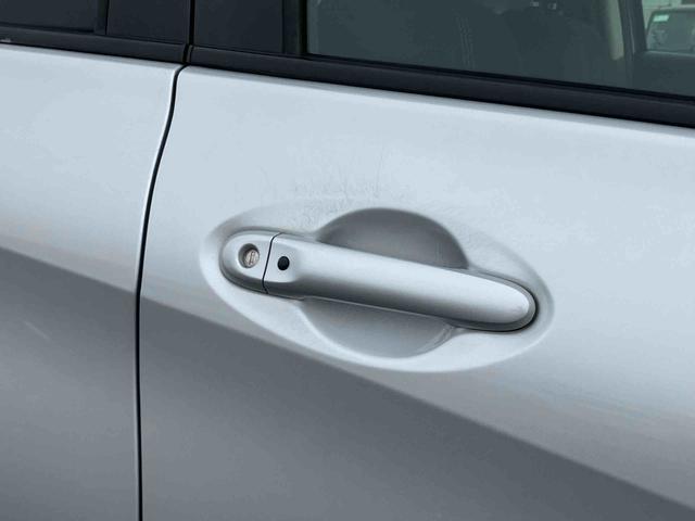 ノートＸ　Ｖセレクション＋セーフティナビ／ＴＶ／ＤＶＤ／ＢＴ／ＵＳＢ　全周囲カメラ　ＥＴＣ　セイフティーシールド　車線逸脱警報　横滑防止装置　ディスプレイ付き防眩ルームミラー　前後クリアランスセンサー　アイドリングストップ　スマートキー（千葉県）の中古車