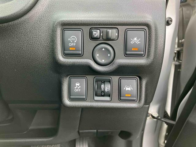 ノートＸ　Ｖセレクション＋セーフティナビ／ＴＶ／ＤＶＤ／ＢＴ／ＵＳＢ　全周囲カメラ　ＥＴＣ　セイフティーシールド　車線逸脱警報　横滑防止装置　ディスプレイ付き防眩ルームミラー　前後クリアランスセンサー　アイドリングストップ　スマートキー（千葉県）の中古車