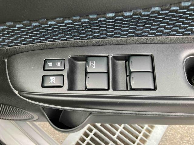 ノートＸ　Ｖセレクション＋セーフティナビ／ＴＶ／ＤＶＤ／ＢＴ／ＵＳＢ　全周囲カメラ　ＥＴＣ　セイフティーシールド　車線逸脱警報　横滑防止装置　ディスプレイ付き防眩ルームミラー　前後クリアランスセンサー　アイドリングストップ　スマートキー（千葉県）の中古車