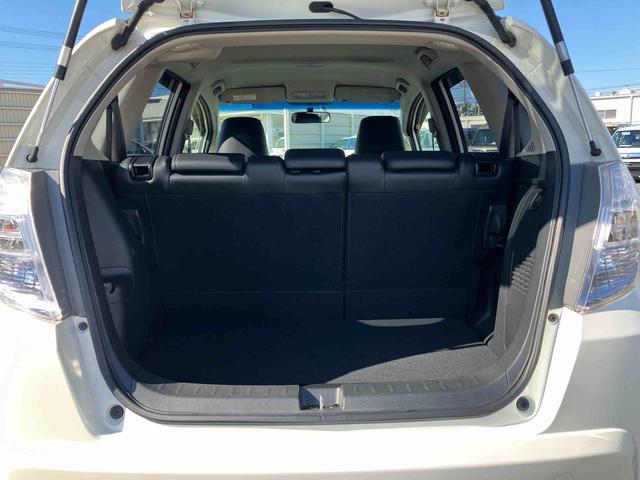 フィットハイブリッドＸＨセレクション　ファインスタイルハイブリッド　ナビ／ワンセグＴＶ／ＤＶＤ／ＢＴ／ＵＳＢ　バックカメラ　ＥＴＣ　オートクルーズ　ＨＩＤヘッドライト　オートライト　シートヒーター　パドルシフト　オートエアコン　シートリフター　キーフリー（千葉県）の中古車