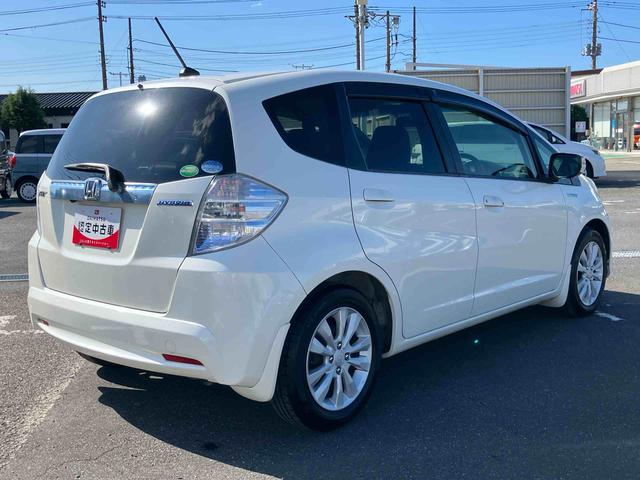 フィットハイブリッドＸＨセレクション　ファインスタイルハイブリッド　ナビ／ワンセグＴＶ／ＤＶＤ／ＢＴ／ＵＳＢ　バックカメラ　ＥＴＣ　オートクルーズ　ＨＩＤヘッドライト　オートライト　シートヒーター　パドルシフト　オートエアコン　シートリフター　キーフリー（千葉県）の中古車