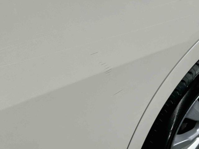 フィットハイブリッドＸＨセレクション　ファインスタイルハイブリッド　ナビ／ワンセグＴＶ／ＤＶＤ／ＢＴ／ＵＳＢ　バックカメラ　ＥＴＣ　オートクルーズ　ＨＩＤヘッドライト　オートライト　シートヒーター　パドルシフト　オートエアコン　シートリフター　キーフリー（千葉県）の中古車