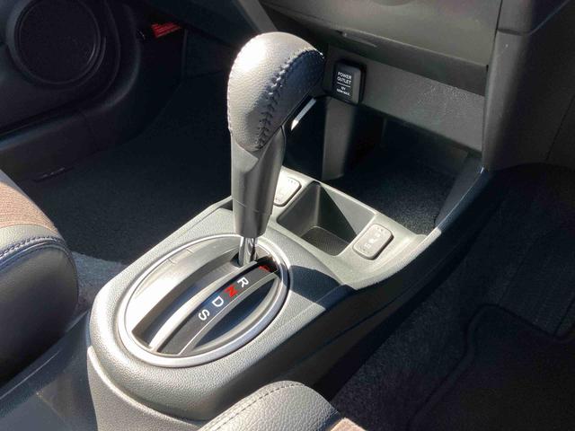 フィットハイブリッドＸＨセレクション　ファインスタイルハイブリッド　ナビ／ワンセグＴＶ／ＤＶＤ／ＢＴ／ＵＳＢ　バックカメラ　ＥＴＣ　オートクルーズ　ＨＩＤヘッドライト　オートライト　シートヒーター　パドルシフト　オートエアコン　シートリフター　キーフリー（千葉県）の中古車