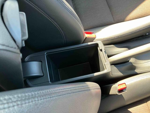 フィットハイブリッドＸＨセレクション　ファインスタイルハイブリッド　ナビ／ワンセグＴＶ／ＤＶＤ／ＢＴ／ＵＳＢ　バックカメラ　ＥＴＣ　オートクルーズ　ＨＩＤヘッドライト　オートライト　シートヒーター　パドルシフト　オートエアコン　シートリフター　キーフリー（千葉県）の中古車