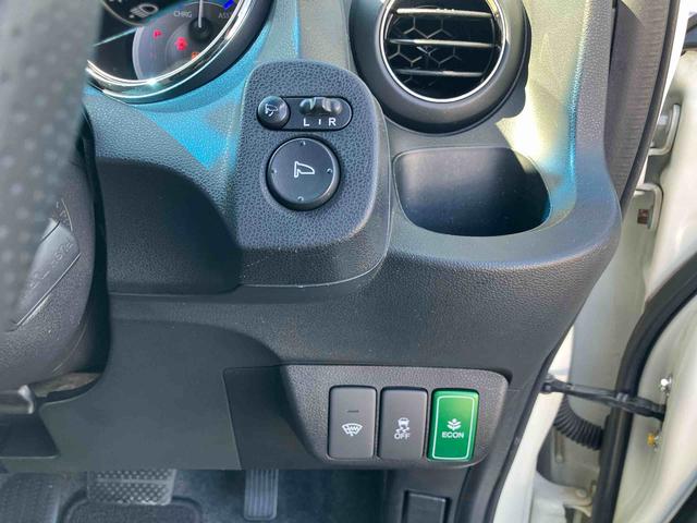 フィットハイブリッドＸＨセレクション　ファインスタイルハイブリッド　ナビ／ワンセグＴＶ／ＤＶＤ／ＢＴ／ＵＳＢ　バックカメラ　ＥＴＣ　オートクルーズ　ＨＩＤヘッドライト　オートライト　シートヒーター　パドルシフト　オートエアコン　シートリフター　キーフリー（千葉県）の中古車