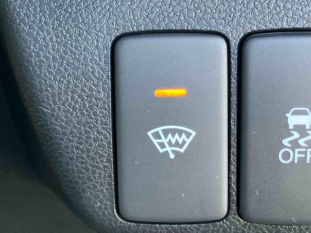 フィットハイブリッドＸＨセレクション　ファインスタイルハイブリッド　ナビ／ワンセグＴＶ／ＤＶＤ／ＢＴ／ＵＳＢ　バックカメラ　ＥＴＣ　オートクルーズ　ＨＩＤヘッドライト　オートライト　シートヒーター　パドルシフト　オートエアコン　シートリフター　キーフリー（千葉県）の中古車