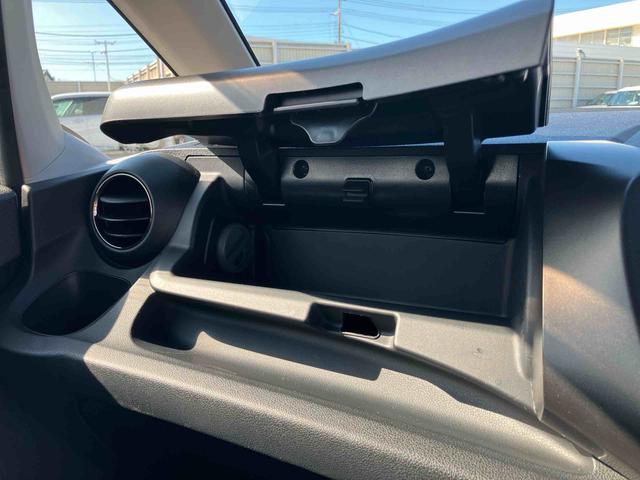 フィットハイブリッドＸＨセレクション　ファインスタイルハイブリッド　ナビ／ワンセグＴＶ／ＤＶＤ／ＢＴ／ＵＳＢ　バックカメラ　ＥＴＣ　オートクルーズ　ＨＩＤヘッドライト　オートライト　シートヒーター　パドルシフト　オートエアコン　シートリフター　キーフリー（千葉県）の中古車