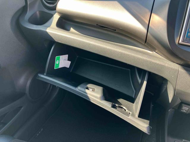 フィットハイブリッドＸＨセレクション　ファインスタイルハイブリッド　ナビ／ワンセグＴＶ／ＤＶＤ／ＢＴ／ＵＳＢ　バックカメラ　ＥＴＣ　オートクルーズ　ＨＩＤヘッドライト　オートライト　シートヒーター　パドルシフト　オートエアコン　シートリフター　キーフリー（千葉県）の中古車