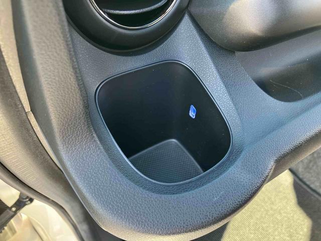 フィットハイブリッドＸＨセレクション　ファインスタイルハイブリッド　ナビ／ワンセグＴＶ／ＤＶＤ／ＢＴ／ＵＳＢ　バックカメラ　ＥＴＣ　オートクルーズ　ＨＩＤヘッドライト　オートライト　シートヒーター　パドルシフト　オートエアコン　シートリフター　キーフリー（千葉県）の中古車