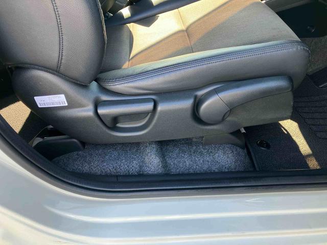 フィットハイブリッドＸＨセレクション　ファインスタイルハイブリッド　ナビ／ワンセグＴＶ／ＤＶＤ／ＢＴ／ＵＳＢ　バックカメラ　ＥＴＣ　オートクルーズ　ＨＩＤヘッドライト　オートライト　シートヒーター　パドルシフト　オートエアコン　シートリフター　キーフリー（千葉県）の中古車