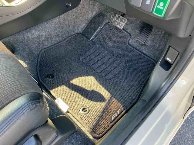 フィットハイブリッドＸＨセレクション　ファインスタイルハイブリッド　ナビ／ワンセグＴＶ／ＤＶＤ／ＢＴ／ＵＳＢ　バックカメラ　ＥＴＣ　オートクルーズ　ＨＩＤヘッドライト　オートライト　シートヒーター　パドルシフト　オートエアコン　シートリフター　キーフリー（千葉県）の中古車