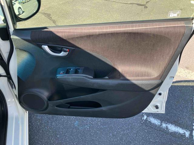 フィットハイブリッドＸＨセレクション　ファインスタイルハイブリッド　ナビ／ワンセグＴＶ／ＤＶＤ／ＢＴ／ＵＳＢ　バックカメラ　ＥＴＣ　オートクルーズ　ＨＩＤヘッドライト　オートライト　シートヒーター　パドルシフト　オートエアコン　シートリフター　キーフリー（千葉県）の中古車